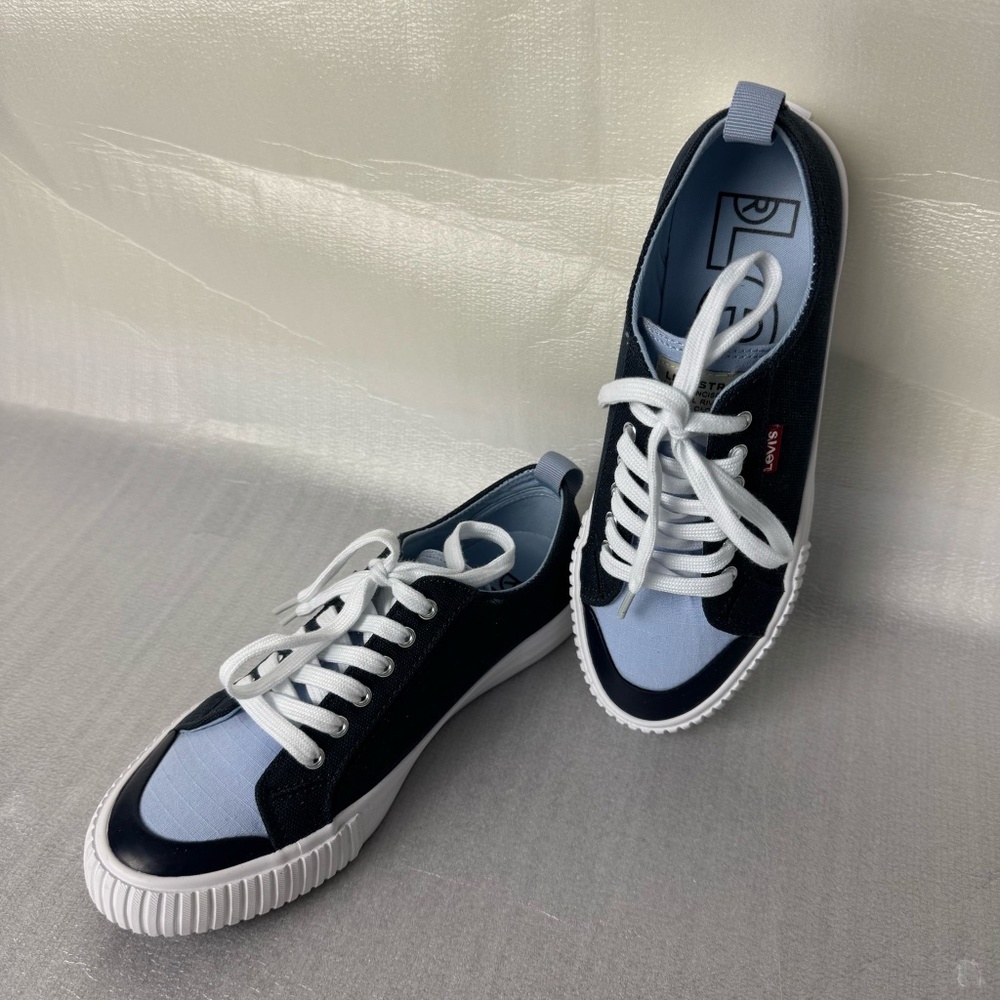 Levi's Women's Size 6 Low Top Comfort Sneakers Blue Canvas Denim Logo Colorblock
